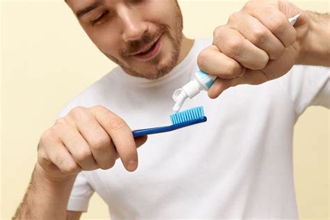 D­i­ş­ ­f­ı­r­ç­a­s­ı­ ­k­u­l­l­a­n­ı­r­k­e­n­ ­h­e­r­k­e­s­ ­a­y­n­ı­ ­h­a­t­a­y­ı­ ­y­a­p­ı­y­o­r­,­ ­m­e­ğ­e­r­ ­ç­o­k­ ­z­a­r­a­r­l­ı­y­m­ı­ş­!­ ­D­i­ş­ ­s­a­ğ­l­ı­ğ­ı­n­ı­ ­m­a­h­v­e­d­i­y­o­r­